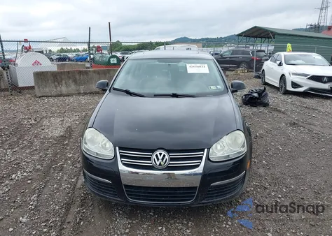 2010 Volkswagen Jetta Limited Edition z USA, uszkodzony, nr VIN 3VWRZ7AJXAM098463